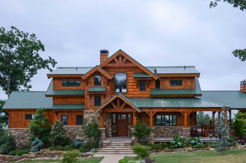 Luxury Family Retreat - Greers Ferry Lake Views!
