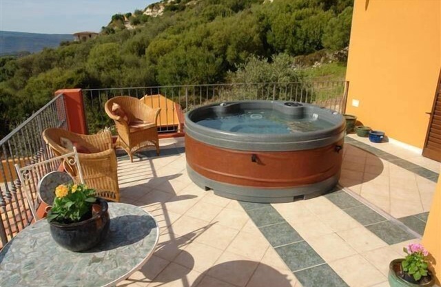 Luxusvilla mit Whirlpool in 1,6 Hektar Olivenhain mit umwerfendem Ausblick