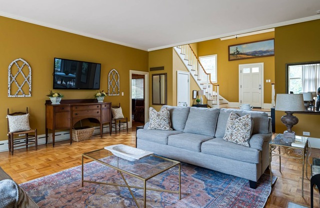 Luxury Farmhouse in the Heart of Historic Downtown