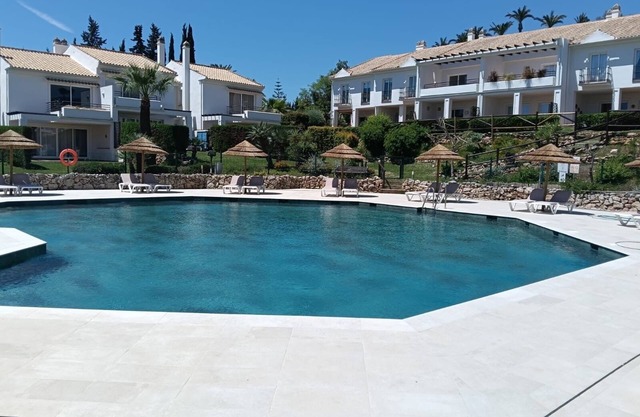 Luxury,fenced townhouse, large garden, swimming pool near golf courses 7 pers.