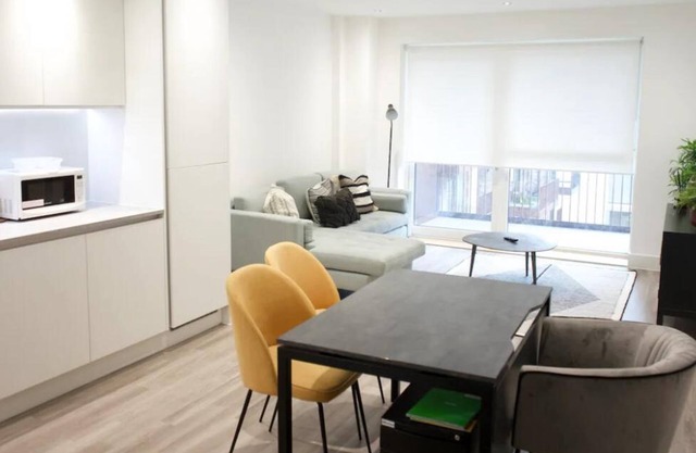 Luxury Flat in Royal Wharf