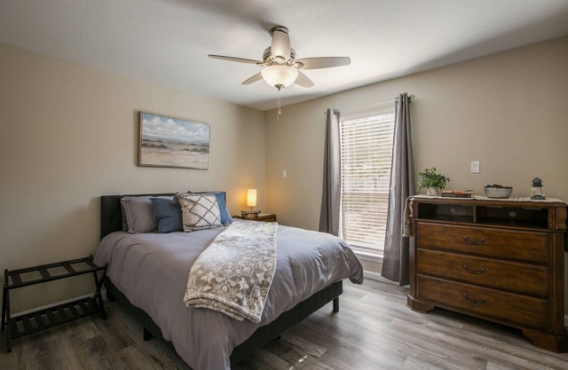 Luxury Foothills Apt. Walking distance to Breweries/Dining/Hiking/Biking/Walking