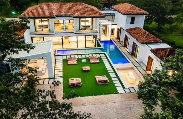 Luxury, Free Breakfast, Free Transfer, Pool, BBQ