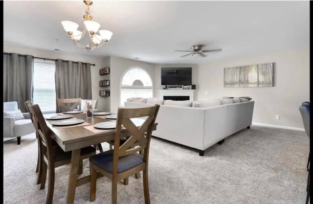 Luxury Full 2 BR 2 bath condo in great location
