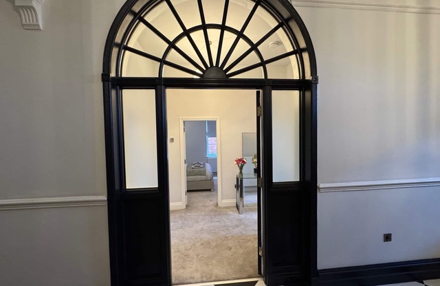 Luxury Full Apartment Free Secure Parking King bed