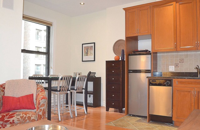 Luxuriös möbliertes 1BR Apartment mit Terrasse und Waschmaschine / Trockner, nur wenige Schritte vom Central Park entfernt