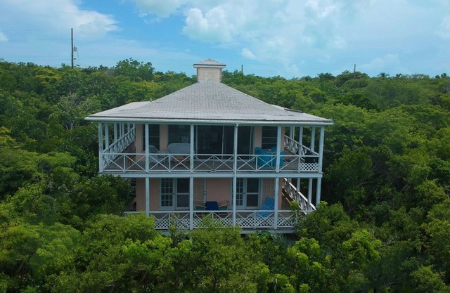 Luxus-Gartenwohnung im ruhigen Bahama Sound 18, Georgetown