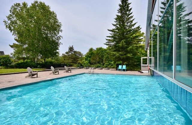 Luxury Garden View Jacuzzi Suite Pool Sauna Gym
