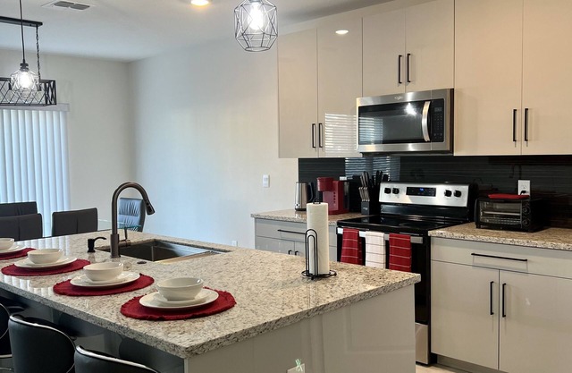 Luxury Getaway in Winter Haven (10 mins to LegoLand and Parks)