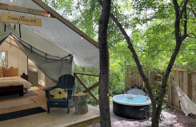 Luxury Glamping on Elora Sunflower Farm -Sunflower