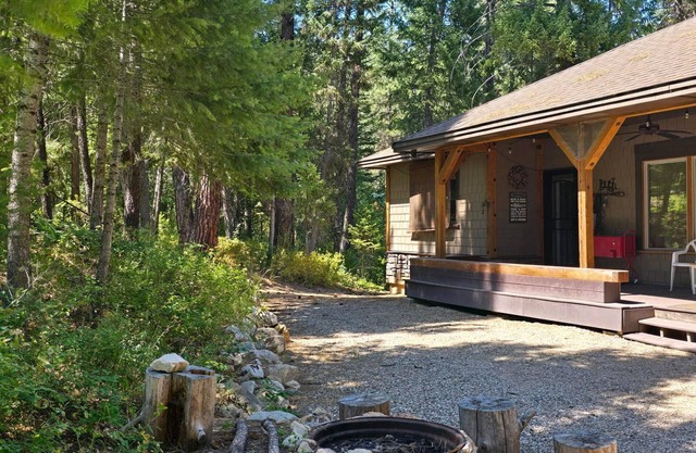 Luxury Golf Course Cabin - 4BR, 3BA, Game Room & Firepit