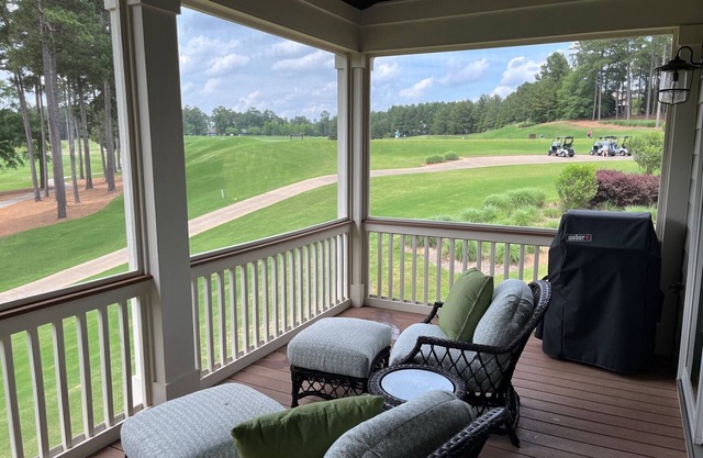 Luxury Golf/Lake Cottage in Reynolds Lake Oconee, behind practice range & green!