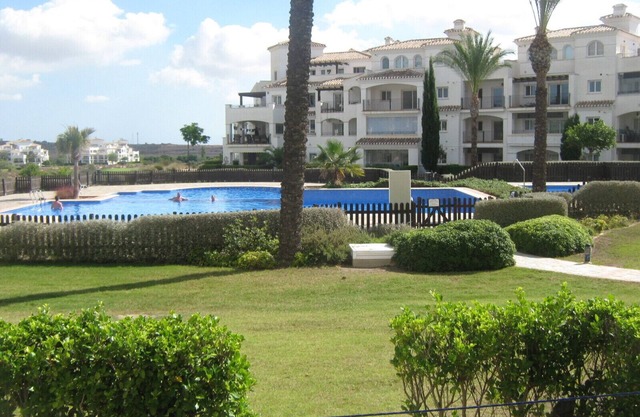 Luxury Poolside Apartment mit Blick auf 18 Loch Golfplatz