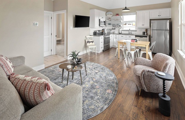 Luxury Guest House | Pvt. Parking | @ Kyle Field