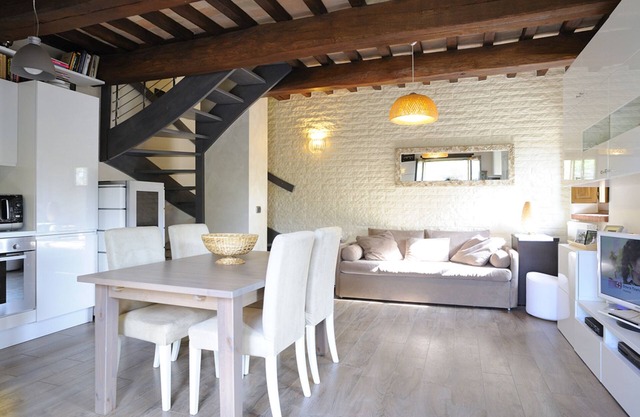 Luxus-Pension, eingebettet in der italienischen Landschaft, Umbrien, Italien