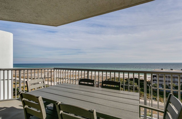 Luxury Gulf Front Condo with Community Pool & Hot Tub