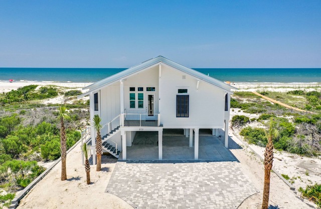 Luxury Gulf-Front Retreat. Heated Pool, Pet-Friendly. September Price Drops