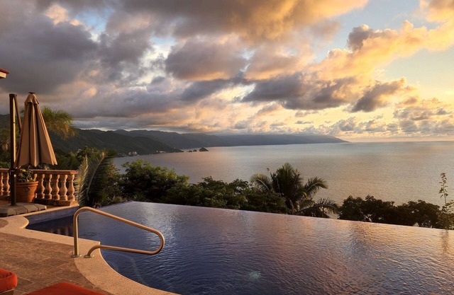 Luxury Hacienda-Style Villa with Extraordinary Ocean Views