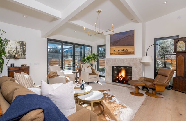 Luxury Hailey Home: Outdoor Oasis with Hot Tub