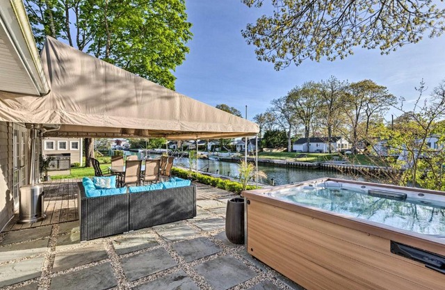 Luxury Hamptons Home on Canal with Dock and Kayaks!