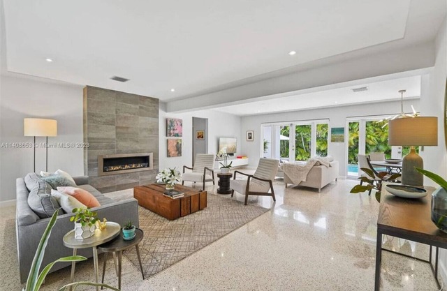 Luxury Haven Poolside Paradise in Downtown Miami