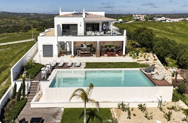 Luxury hideaway with views and infinity pool