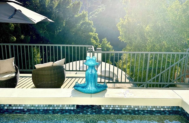 Luxury Hollywood Hills Retreat!