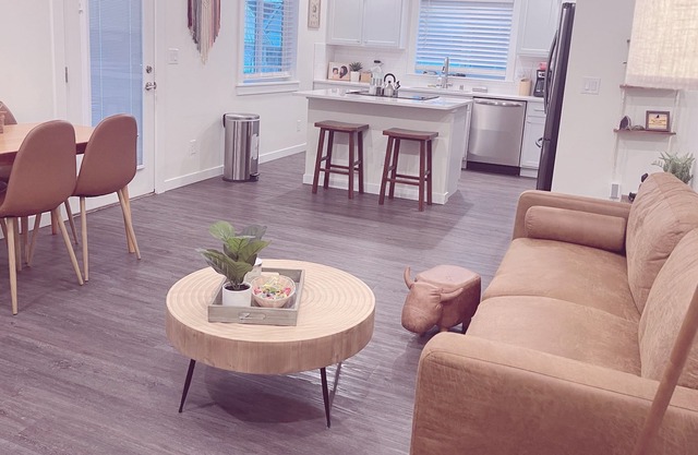 Luxury home 3bd2ba office and child ready!