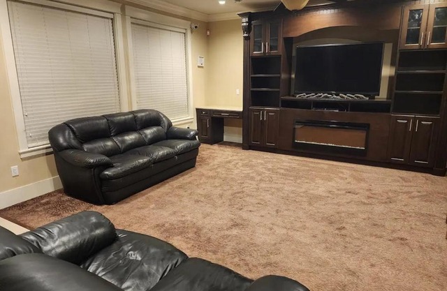 Luxury home 5 mins to surrey central, massive patios and living space