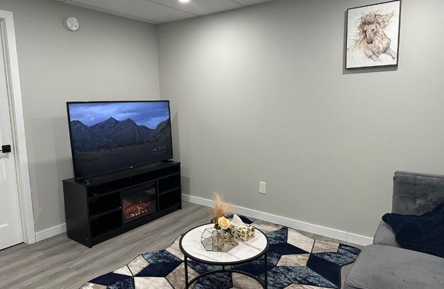 Luxury-Home Away from Home with Private Entrance