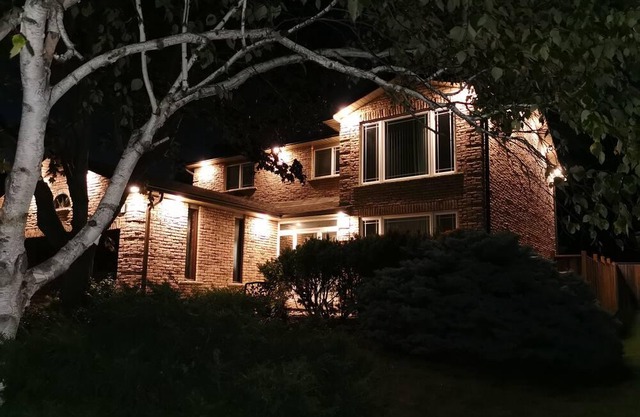 Luxury Home Central Toronto minutes to hundreds of restaurants and entertainment