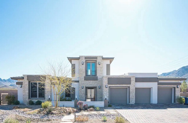 Luxury home close to everything