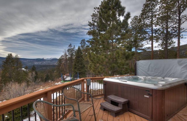 Luxury Home, Family Groups, Nat’l Forest, Hot Tub, 2 Master Suites, Mtn Views