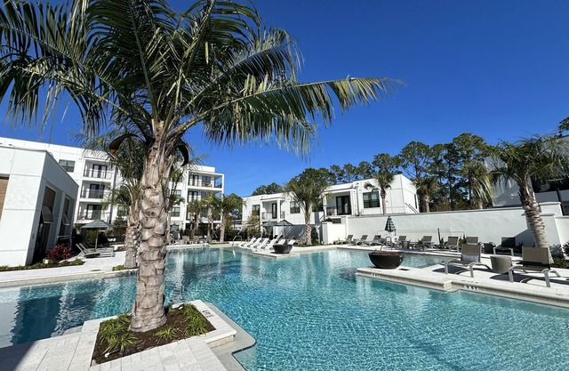 LUXURY HOME FOR TRAVELING MAYO PATIENTS/EXECUTIVE BUSINESS & FL LIVING VISIT