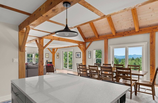 Incredible views, luxury home with guest house!