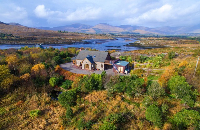 Luxury House in exclusive location with spectacular sea and mountain views