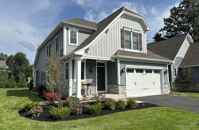 Luxury Home near Saratoga Race track, Saratoga National Golf, beach access.