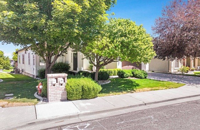 Luxury Home near Canyon; HOT TUB