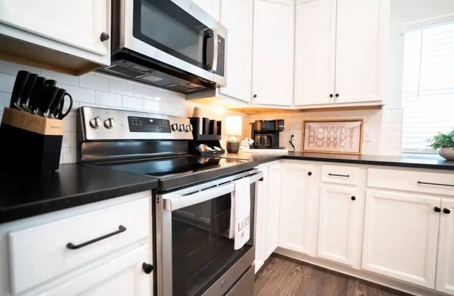 Luxury Home Near Kyle Field & Expo Center