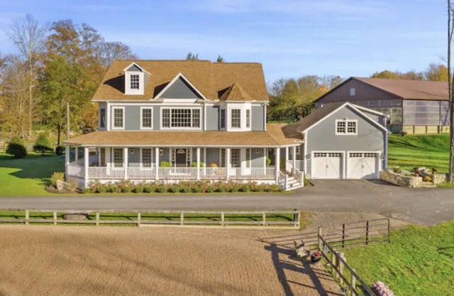 Luxury home on farm surrounded by lakes, golf, hiking, brewery and great food!