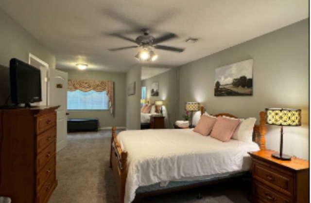 Luxury Home, Seven minutes from the airport!