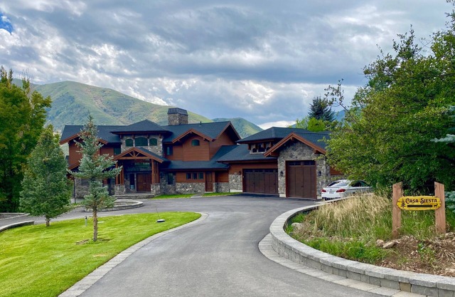 Luxury home w/ 3 Master Suites, minutes from Sundance and Deer Creek Res.