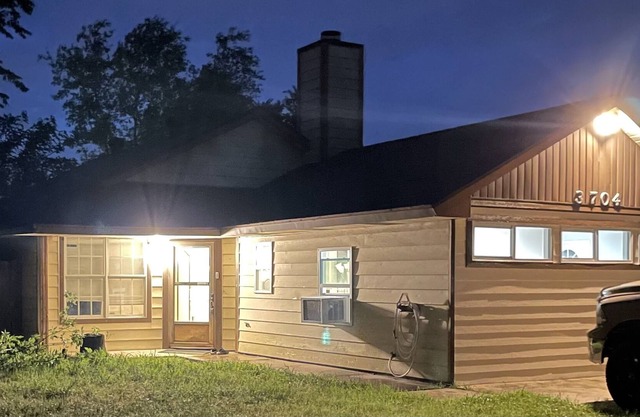 Luxury Home w Huge Bathroom to Relax -Pets/Kids ok