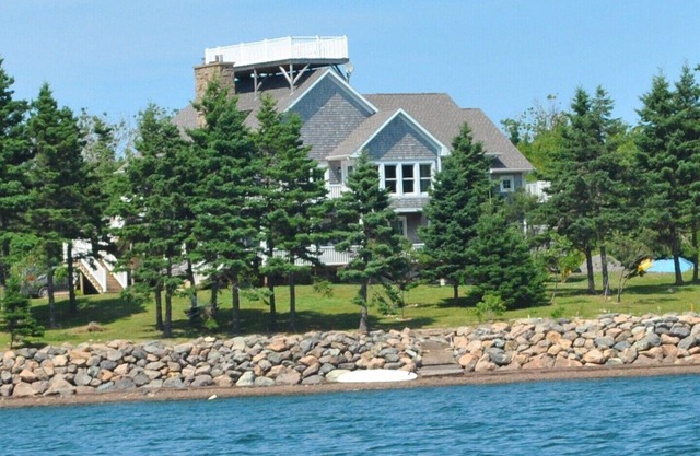 LUXUS-HAUS MIT GÄSTEHAUS AUF ACADIAN ISLAND ESTATE