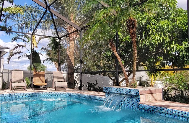Luxury home with heated pool & hottub, convenient for golfing & amusement parks.