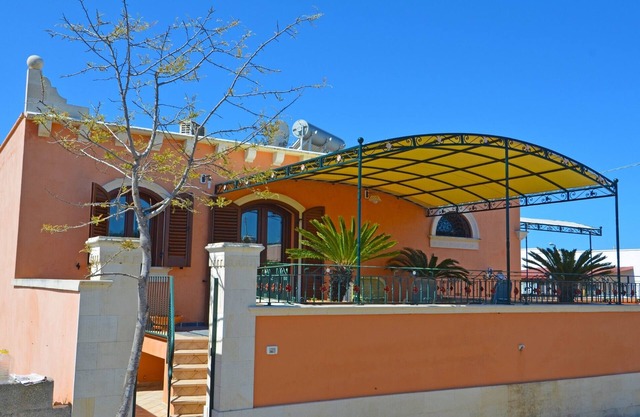 Villetta und Armaturen, große Terrasse mit Blick aufs Meer