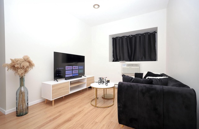 Luxury house for an amazing stay in Winnipeg. Pet friendly!