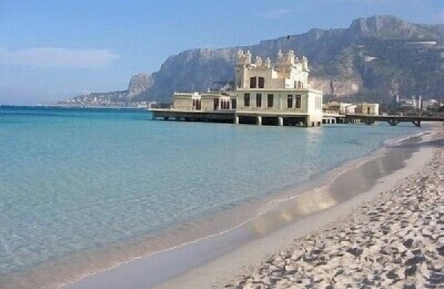 Luxuswohnung in Villa in Mondello-Palermo mit privatem Pool