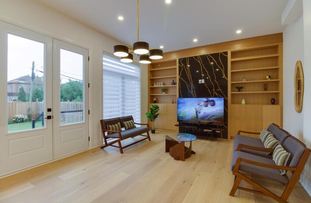 Luxury House In Scarborough