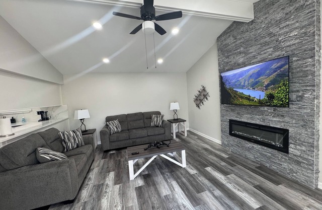 Luxury House Perfect location-3BR Sterling Heights